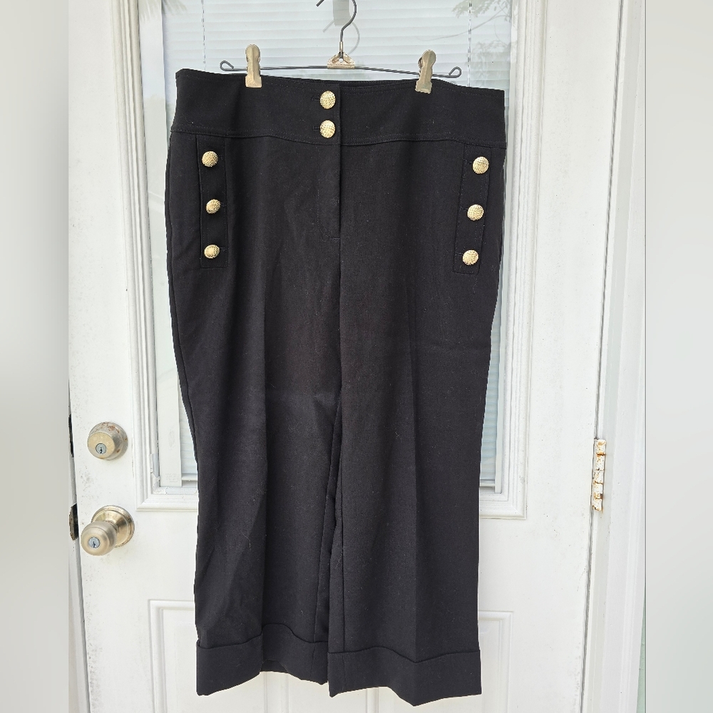 Black Wide-Leg Pants with Gold Buttons Crop